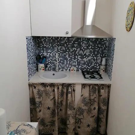 Domus Caricatore Apartment *