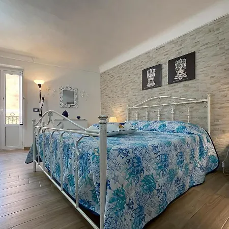 Domus Caricatore Apartment